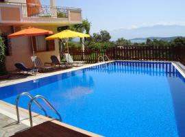 Villa's ground floor apartment with 60 qm swimming pool, cheap hotel in Palaiokatoúna