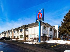 Motel 6-Palatine, IL - Chicago Northwest, hotel ramah hewan peliharaan di Palatine