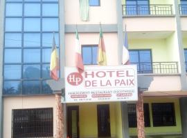 Hôtel de la paix, hotel v destinaci Bangou