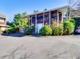 Cozy Cannon Beach Condo