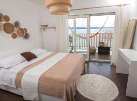 SUPER HORIZONT- Sea View Apartments with private Jacuzzi time & Free Parking، فندق في سبليت