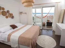 SUPER HORIZONT- Sea View Apartments with private Jacuzzi time & Free Parking