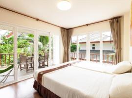 Baan Talay Samran 4 Bedrooms Villa with Beach and 3 pools, medencével rendelkező hotel Csaamban