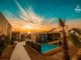 Noa Glamping Resort, hotel cerca de Playa Zrce, Novalja