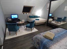 Chambre familiale proche Mont St Michel, hotell i Juilley
