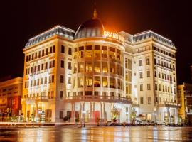 Grand Hotel, hotel en Hòa Bình