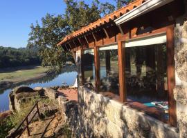 Traditional Mansion in Treixedo with Swimming Pool, sumarhús í Treixedo