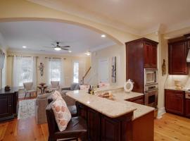 Beautiful 3Bed Townhome in Historic Downtown Savannah, hotel a Savannah