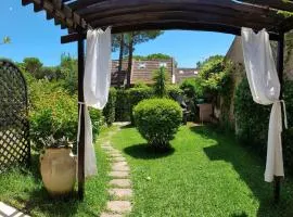 Villetta con giardino immersa nel verde a 150mt dal mare