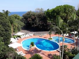 andrew's apartment - mulinia residence, hotell i Acireale