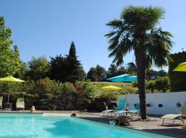 le Relais de la Cavayere، فندق في قرقشونة