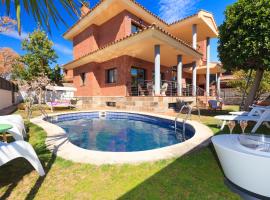 VILLA WINE EXPERIENCE Salou Center - SPA & Wine, cabana o cottage a Salou