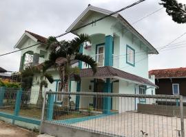 GIISCA FAMILY VILLA, cottage in Pacet