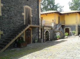 Villa Renna ex Casina Cancellieri โรงแรมในFrancofonte