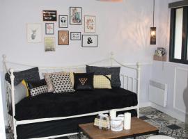 le petit boudoir, self-catering accommodation in Annet-sur-Marne