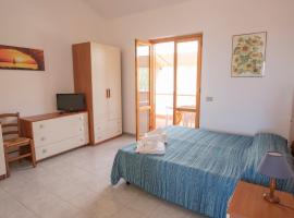 Studio 200 meters from the sea, wifi, self catering, hotel in Case San Marco
