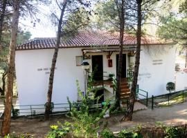 Rural Apartments overlooking the Lake., apartamento em Ardales