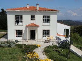 Villa Caldas da Rainha avec terrasse et barbecue, hotel in Caldas da Rainha