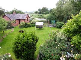 Ferryman's Cottage, hotel na may parking sa Glasbury