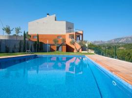 Moderna Villa Cerca de la Playa Almadrava, hotel en L'Ametlla de Mar