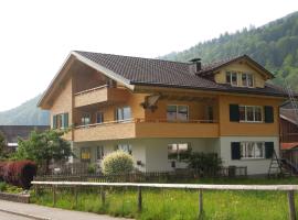 Gästehaus Graf, hotel i nærheden af Seilbahn Sonderdach, Bezau