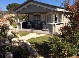 Chalet de Charme, cabin in Aniane
