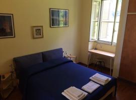 Queen bedroom, hotel a Terracina