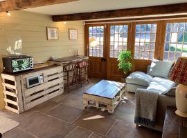 Demesne Farm Guesthouse, pet-friendly hotel in Monmouth