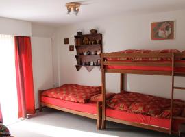 Big flat in the heart of Valais, ubytování v soukromí v destinaci Martigny-Combe