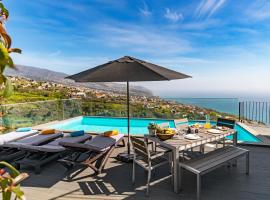 Villa Clementina | Cliffs&Ocean | Heated Pool, hotel en Prazeres