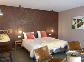 Trendy and Luxe Bed & Breakfast, viešbutis su baseinais mieste Fereira do Alentežasas
