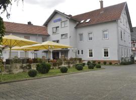 Hotel Zur Stadt Cassel, hotel s parkiralištem u gradu 'Neukirchen'