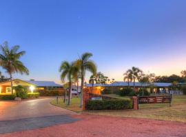 Heritage Lodge Motel, hótel í Charters Towers