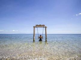 Sunset Moyo Bungalows, hotel in Moyo Island