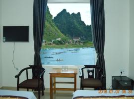 Son Doong Riverside, hotel in Phong Nha