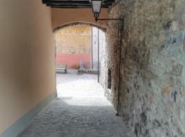 LA CASA DEL BORGO, hotel cerca de Albino - Selvino, Aviatico