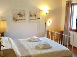 DaLu Florence apartment Lucilla - private car park 15 minutes to the city center, מלון ליד Tuscany Hall, פירנצה