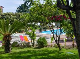 Le Villette di Villa Paola, hotell med pool i Loano