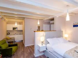 Villa Flores Studio Apartment