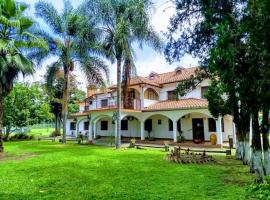 El Portal de Cerrillos, Hostería de Campo โรงแรมใกล้สนามบินนานาชาติมาร์ติน มิเกล เด กวยเมส - SLAในCerrillos