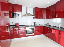 DARUMA APARTMENTS 3-Bedroom Penthouse with Sea Views, hotel i Costa Teguise