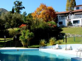 Las Ardillas Cabañas y Suites, chalet in La Falda