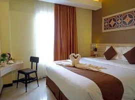 Red Chilies Hotel