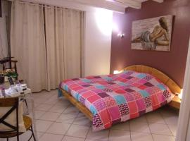 LES ROCHES DE COIGNE, cheap hotel in Sainte-Anne-sur-Vilaine