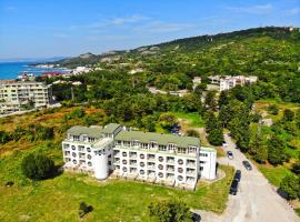 Saint George Hotel 1, íbúðahótel í Balchik