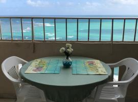 Ocean Front Apartment, hotel i Luquillo