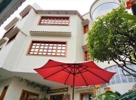 Hostal Macaw, готель біля визначного місця Торговий центр Mall del Sol, у місті Гуаякіль