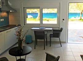 Sea Front Studio - Porto Boufalo - Evia, hotel near Dystos Lake, Boufalo