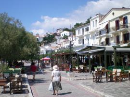 Almiriki Rooms, hotel ve městě Agios Kirykos