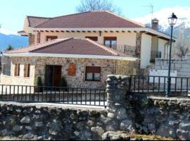 Alojamientos la Abuela, villa in Rascafría